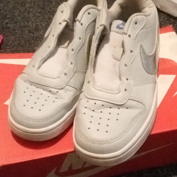 Nike shoes - Picture 2 of 3